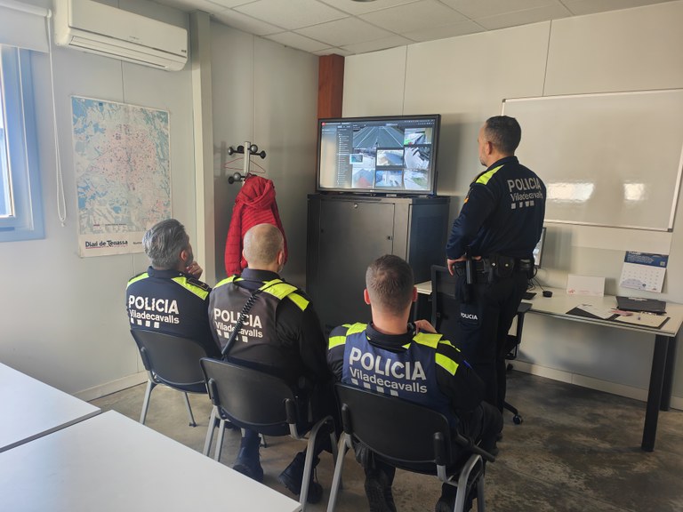 Formació sobre les càmeres de seguretat als agents de policia