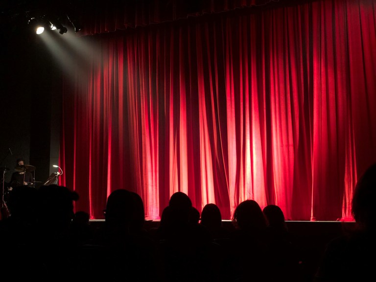 Programa municipal "Anem al teatre"